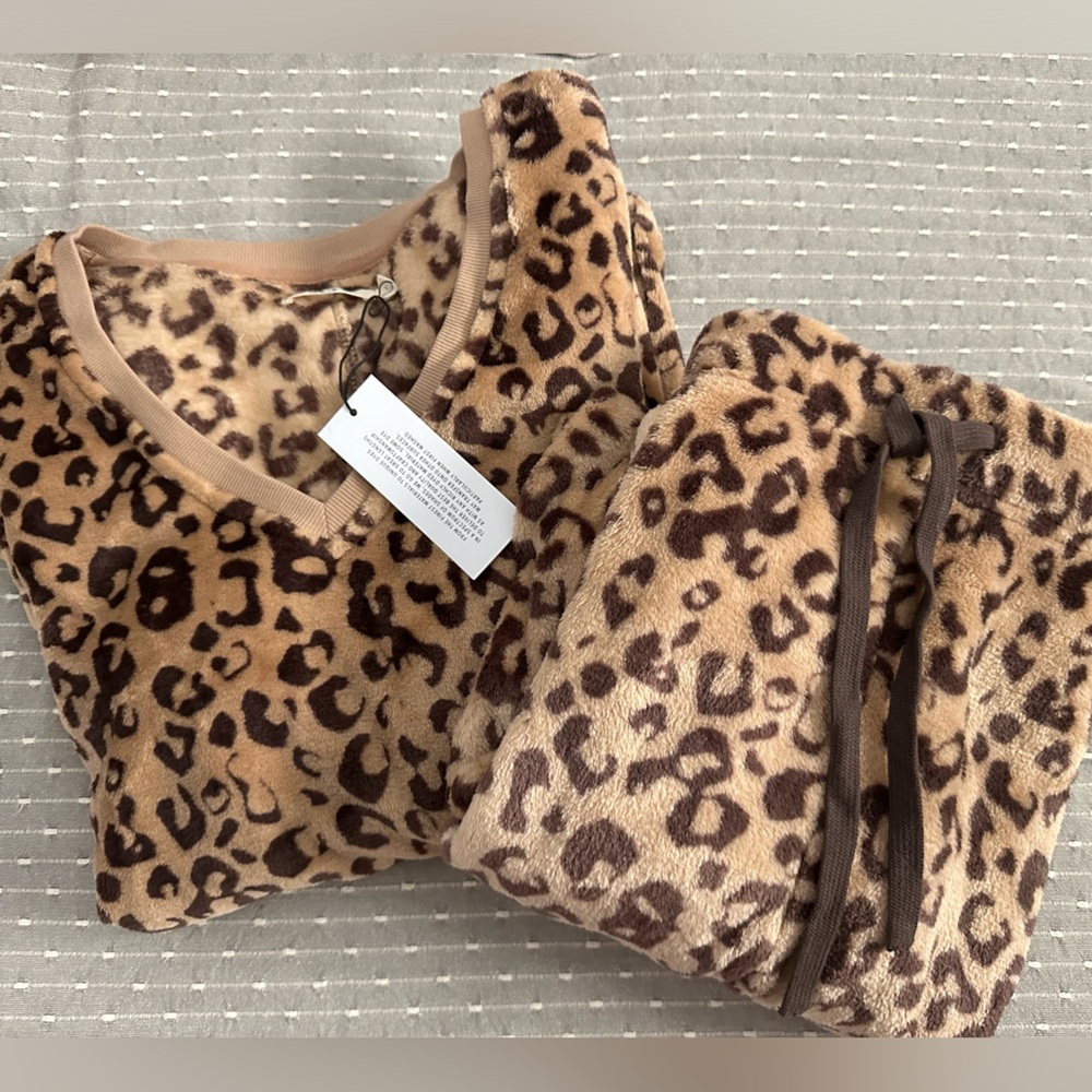 UGG Leopard Print Velour Lounge Wear